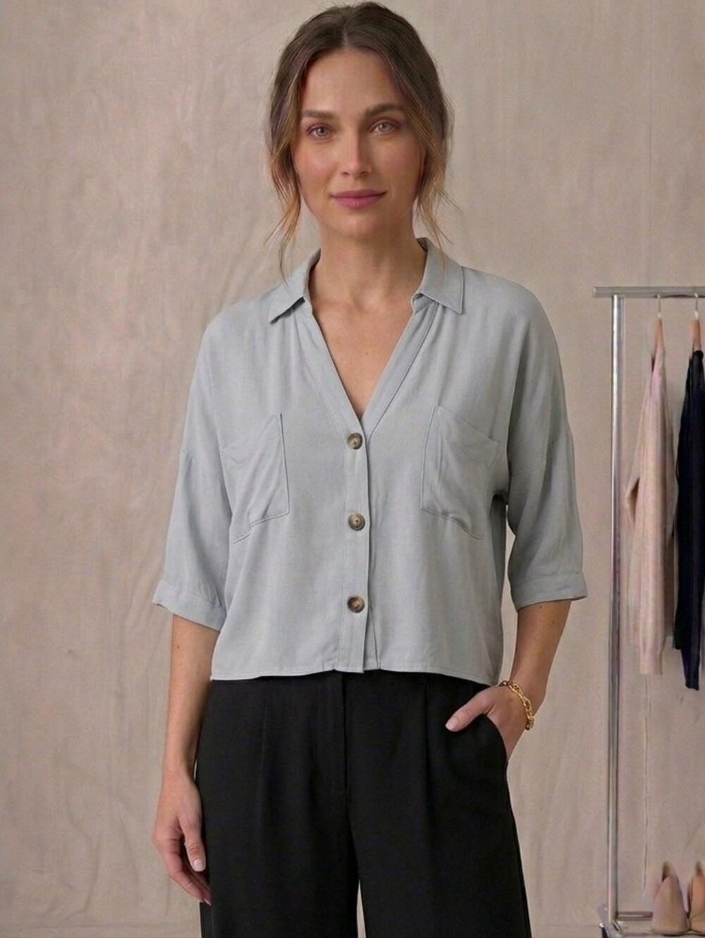 Moa Moa Light Gray Cropped Button-Front Shirt